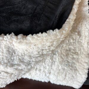 NWT  Sherpa Mink Fleece Blanket - Black